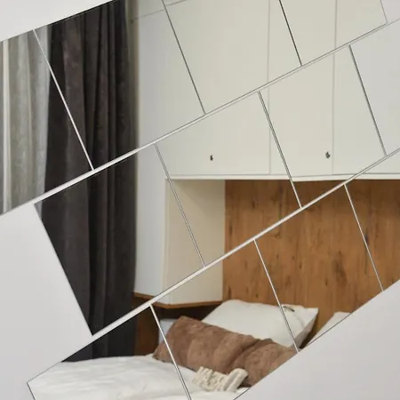 Skylux 8 *